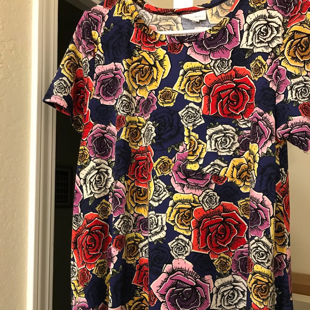 Lularoe Carly blue, yellow, red roses on Blue